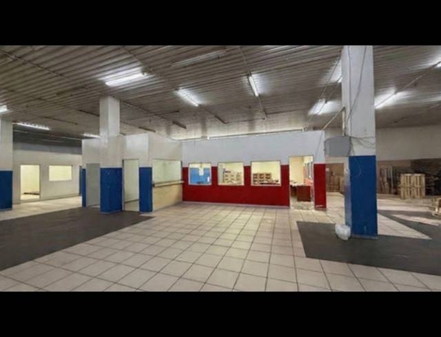 700M² SHOWROOM TO LET IN STAMFORD HILL